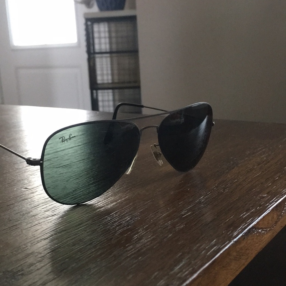 Black Ray-Ban Sunglasses